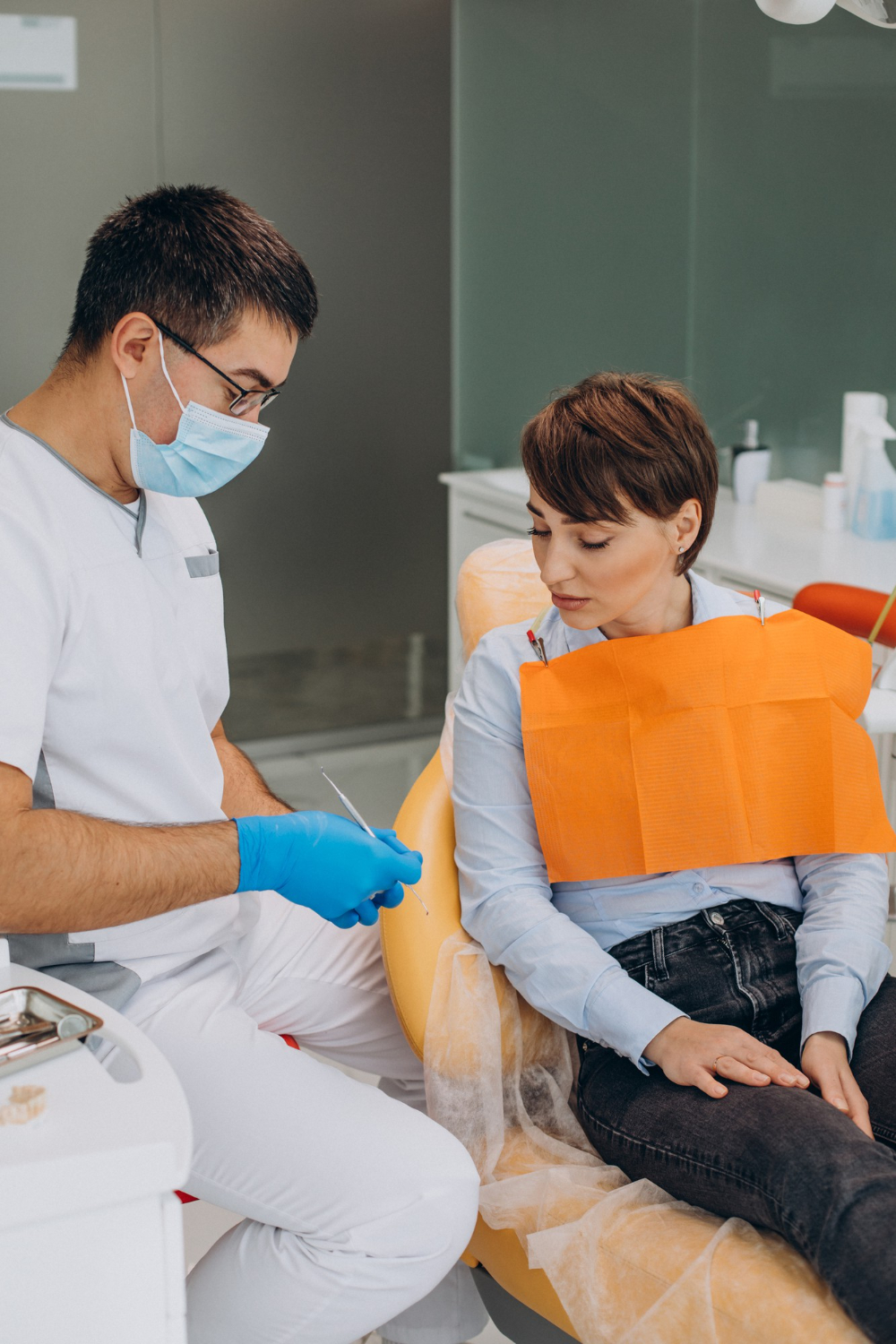 Implantes dentales en pacientes jóvenes: causas y cuidados